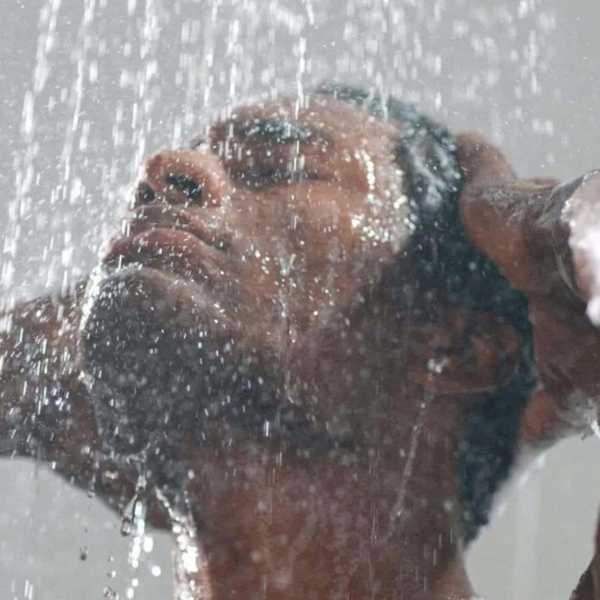 Daily moisturizing shampoo