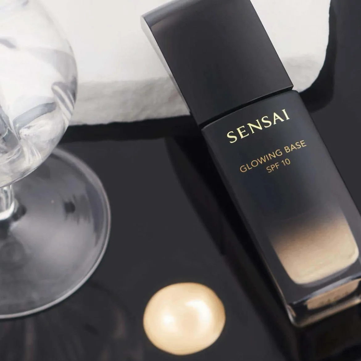 Glowing base primer