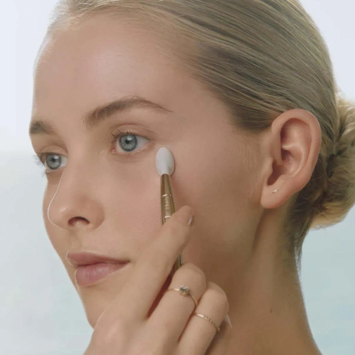 Re-Nutriv Ultimate Diamond transformative eye serum