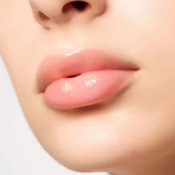 Total lip treatment stick