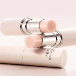 Total lip treatment stick